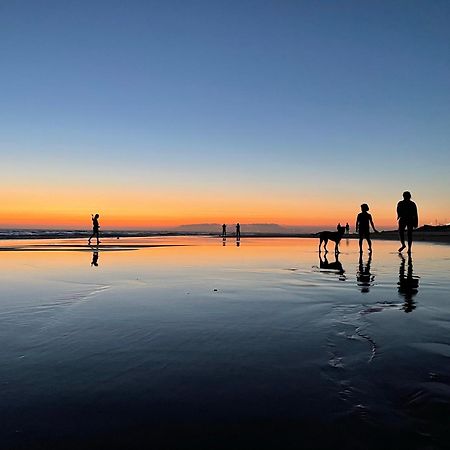 Sea View & Sundown, 150M From The Beach And Surf Spots Costa de Caparica Luaran gambar