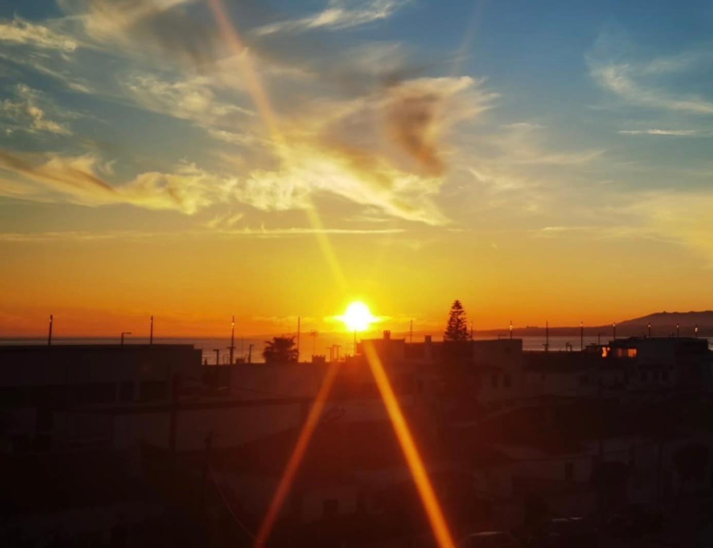 Sea View & Sundown, 150M From The Beach And Surf Spots Costa de Caparica Luaran gambar