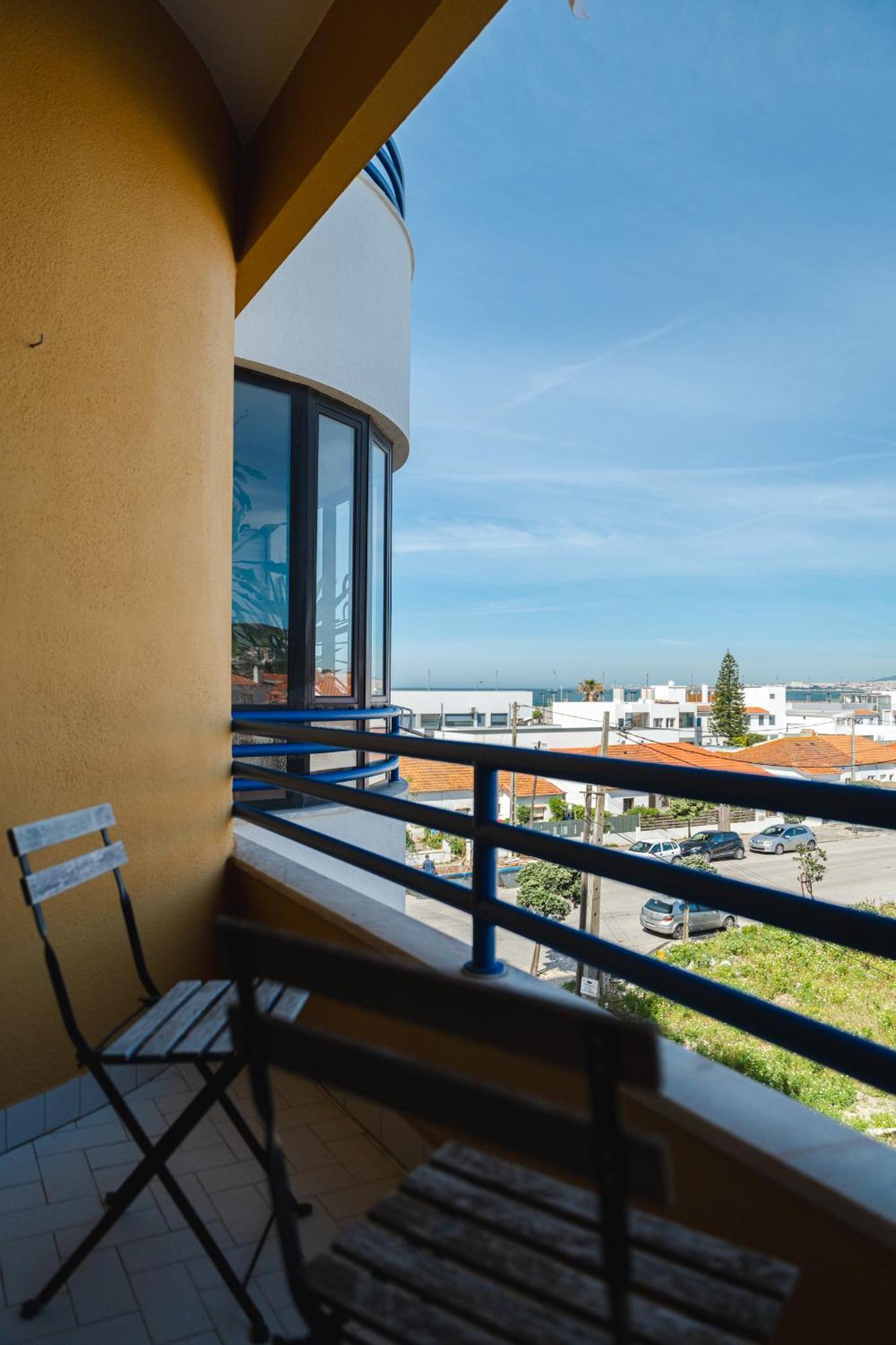 Sea View & Sundown, 150M From The Beach And Surf Spots Costa de Caparica Luaran gambar