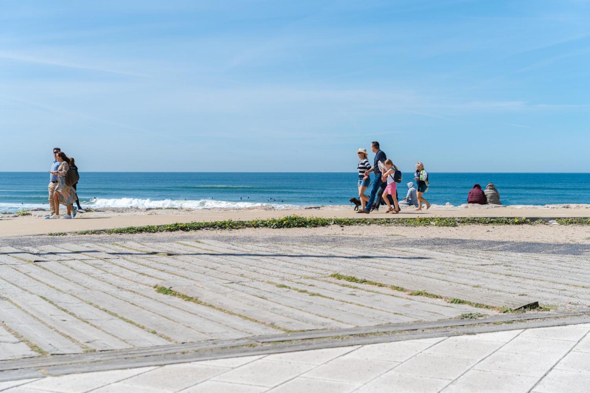 Sea View & Sundown, 150M From The Beach And Surf Spots Costa de Caparica Luaran gambar