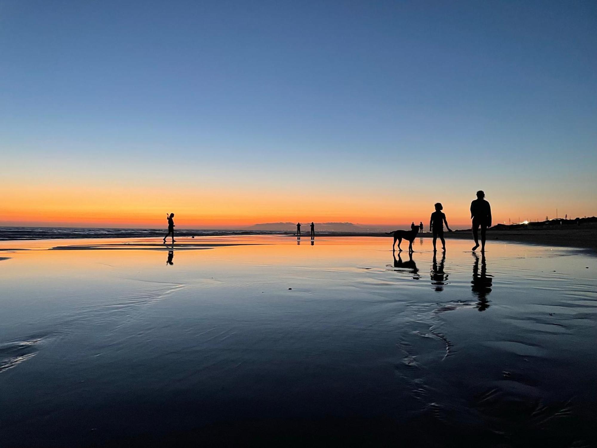 Sea View & Sundown, 150M From The Beach And Surf Spots Costa de Caparica Luaran gambar