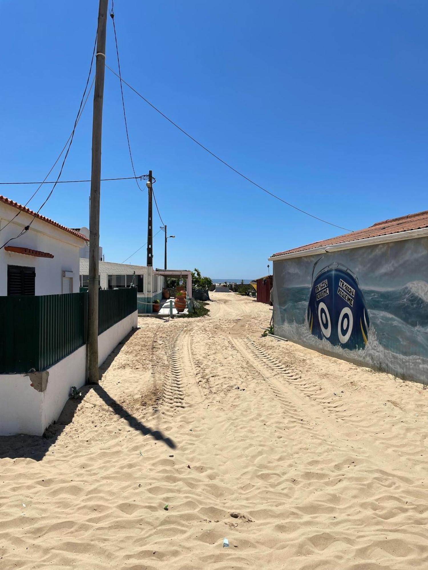 Sea View & Sundown, 150M From The Beach And Surf Spots Costa de Caparica Luaran gambar